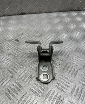 Opel Astra K Front door upper hinge