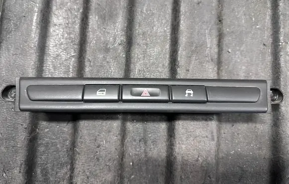 Jaguar S-Type Hazard light switch 2R8311B650AC UK370378B11E6