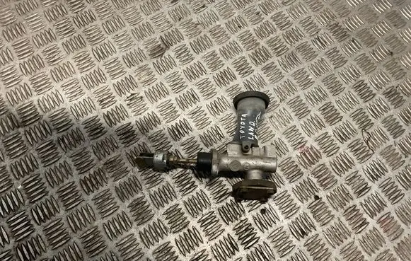 Toyota Land Cruiser (HDJ90) Clutch master cylinder 