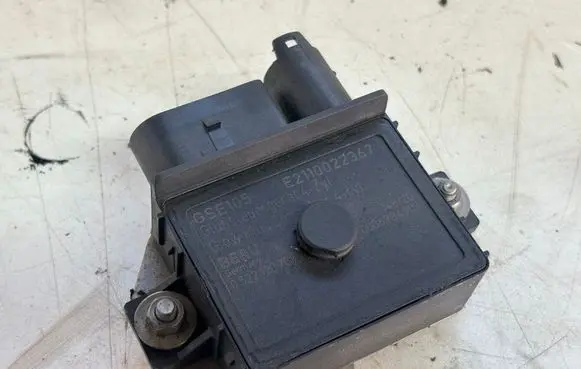 BMW 3 E90 E91 Glow plug pre-heat relay E2110022367