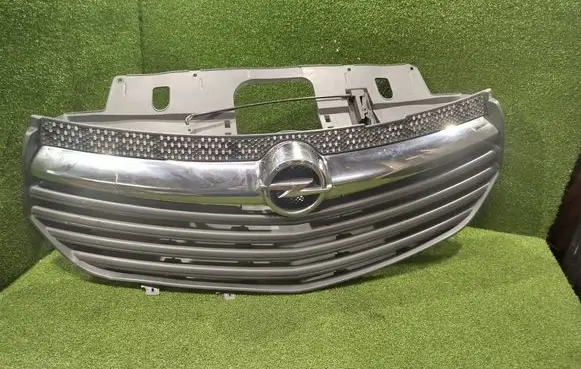 Opel Vivaro Front bumper upper radiator grill 214B37781R