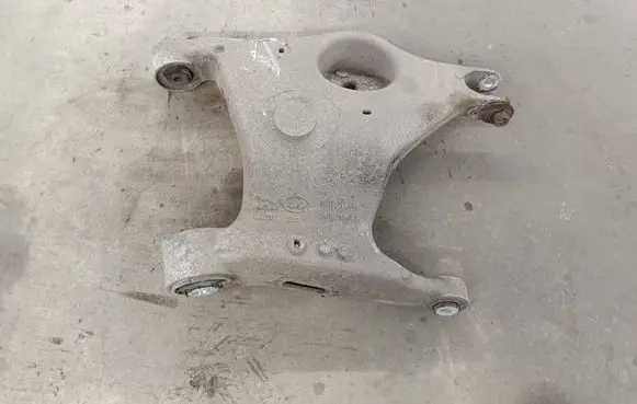 Jaguar XE Rear control arm GGOBE1230