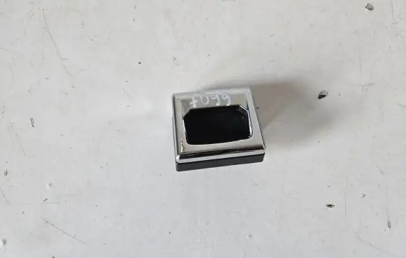 Audi Q7 4M Tie down hook / loop 