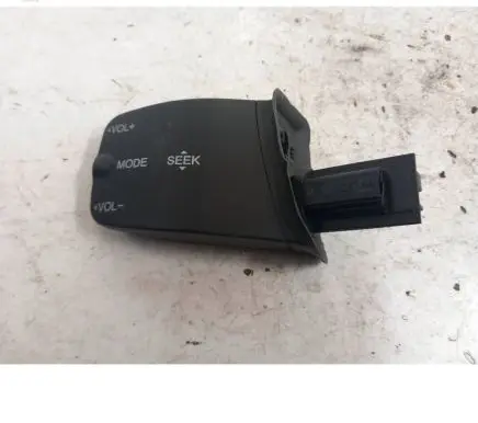 Ford Focus Sound control switch 758709