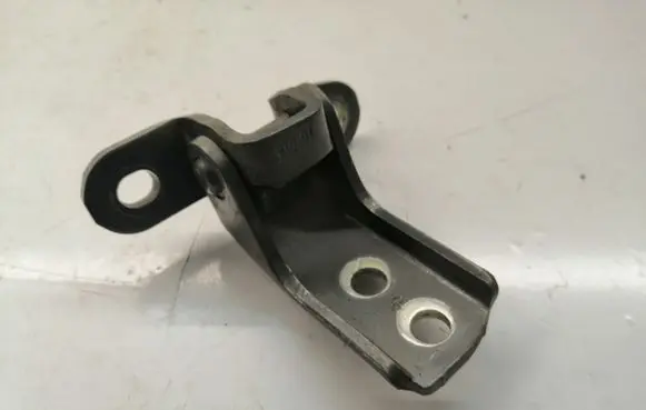 Toyota Corolla Verso AR10 Front door upper hinge 6871002050