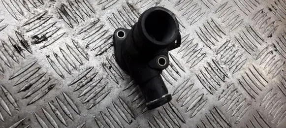 Volkswagen PASSAT B5 Engine coolant pipe/hose 028121132