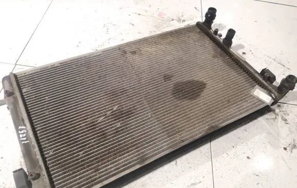 Volkswagen Golf IV Coolant radiator 1J0121253