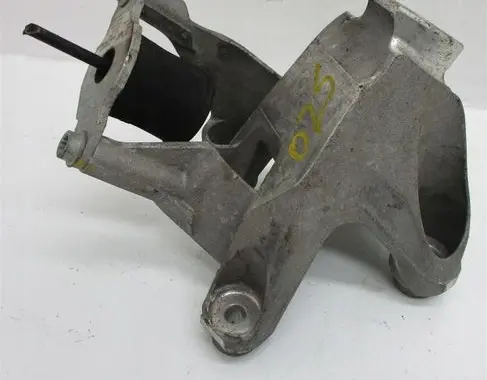Audi Q7 4M Engine mounting bracket