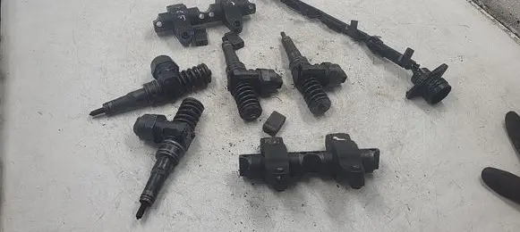 Audi A4 S4 B5 8D Fuel injectors set 038130073F