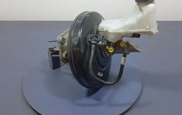 Renault Megane I Brake booster 472104789R