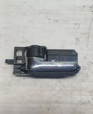 Toyota Corolla Verso E121 Front door interior handle