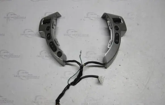 Steering wheel buttons/switches