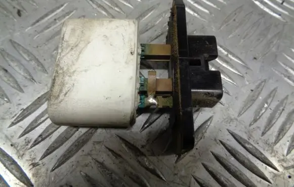 Toyota Avensis Verso Heater blower fan relay 