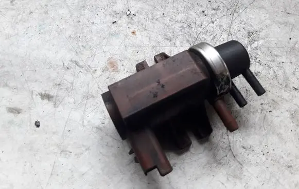 Ford Focus Vacuum valve 9652570180
