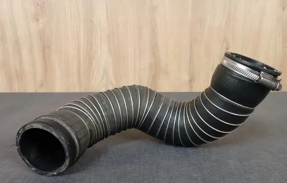 Intercooler hose/pipe