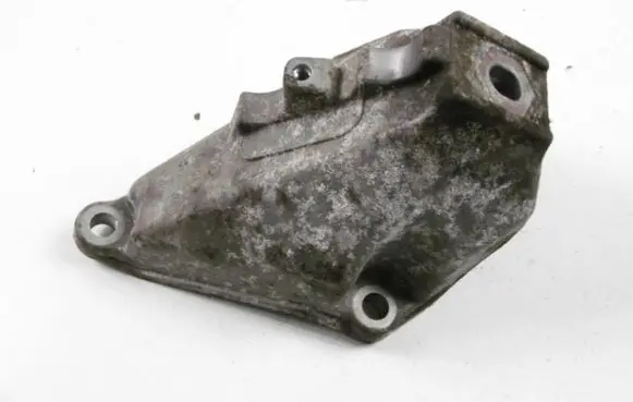 Audi A8 S8 D2 4D Engine mounting bracket 4D0199307S