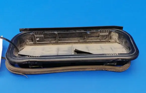 Peugeot 107 Quarter panel pressure vent 629300H010