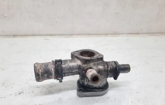 Volkswagen PASSAT B5.5 Engine coolant pipe/hose 038121133A