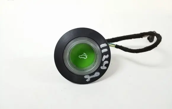 Tailgate opening switch