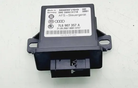 Volkswagen Touareg I Light module LCM 7L6907357A