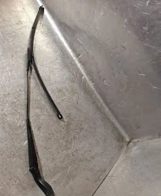 Mercedes-Benz B W245 Front wiper blade arm A1698200240