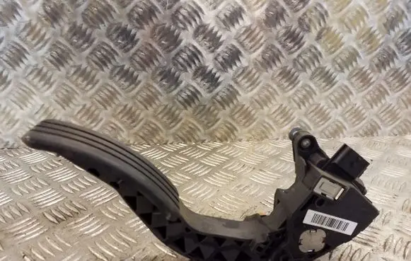 Renault Trafic III (X82) Accelerator throttle pedal 180027179R 57130317B
