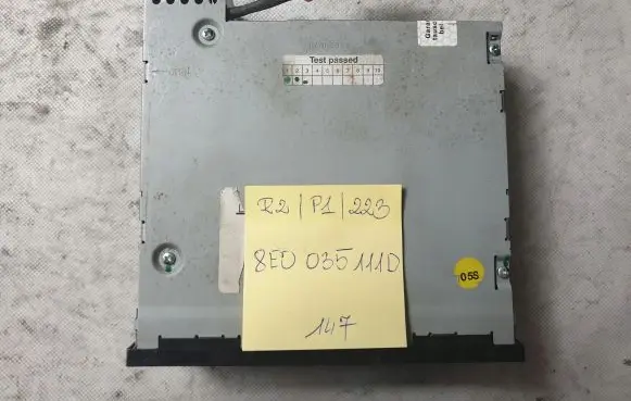 Audi A4 S4 B7 8E 8H CD/DVD changer 8E0035111D