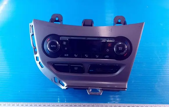 Ford Focus Climate control unit BM5T18C612CL WK3A41588 0259A