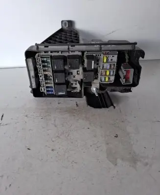 Volvo XC70 Fuse module 30797010 8690698