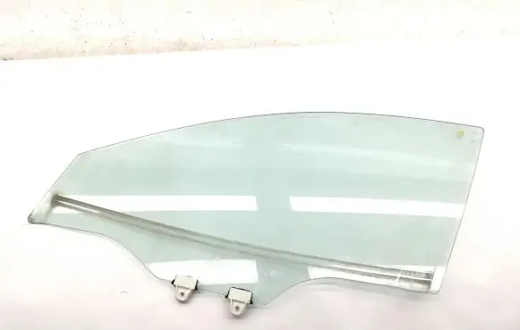 Mazda CX-3 Front door window glass four-door