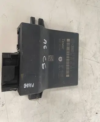 Audi A6 S6 C6 4F Gateway control module 4F0907468D