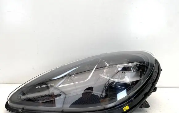 Porsche Macan (95B) LED Daytime headlight 95B941009T LE16A6383 T95B204