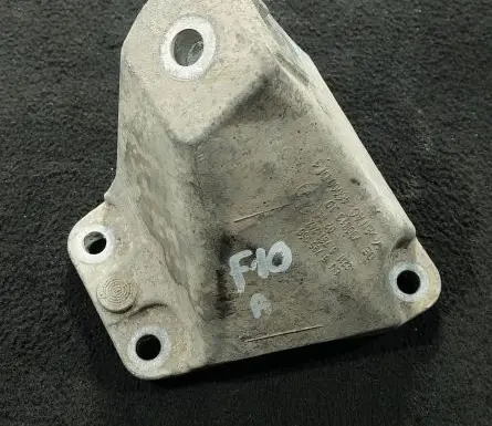 BMW 5 F10 F11 Engine mounting bracket 6795958 73681310