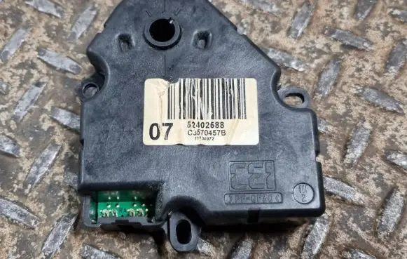 Cadillac Escalade Air flap motor/actuator 52402588