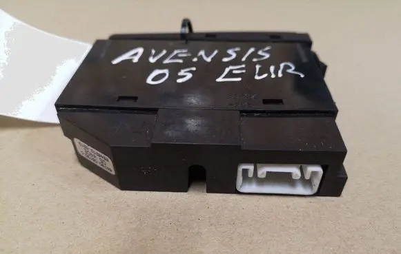 Toyota Avensis T250 Windscreen/window heater switch 8479005130 402100213