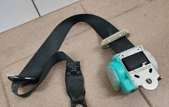 Nissan Note (E11) Rear seatbelt 888449U05A
