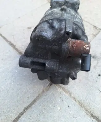 Volkswagen Golf V Air conditioning (A/C) compressor (pump) 1K0820803Q