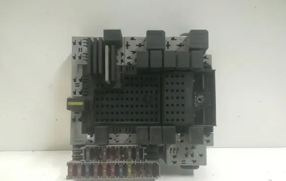 Volvo XC70 Fuse module 30679527 04W121 08696098