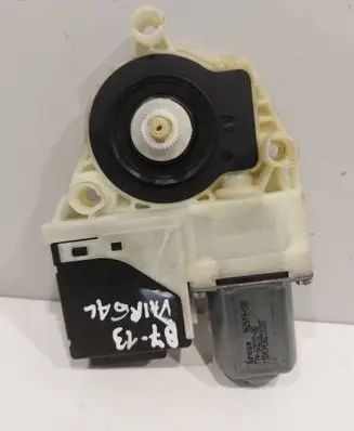Volkswagen PASSAT B7 Rear door window regulator motor 3AA959795 C12933100 3AA959703A