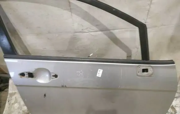 Honda FR-V Front door glass trim molding