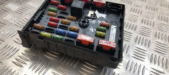 Volkswagen PASSAT B6 Fuse module 3C0937125