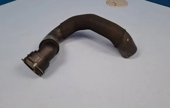 Volkswagen Touareg III Engine coolant pipe/hose 4M0122055DA