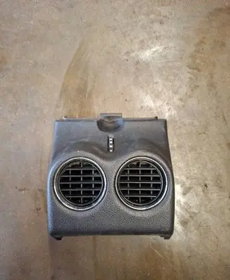 Peugeot 308 SW Rear air vent grill Y05407 305042