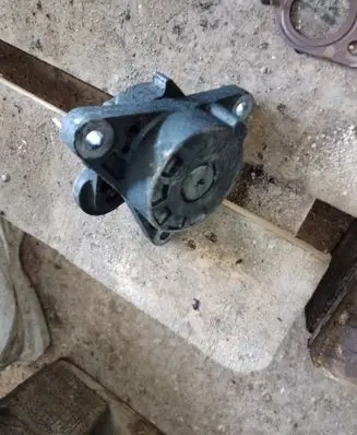 Nissan Pathfinder R51 Generator/alternator belt tensioner