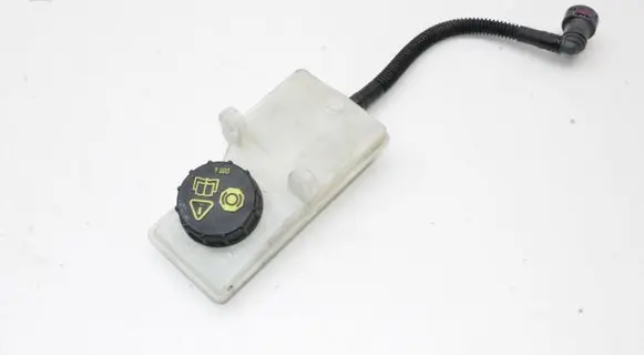 Ford Kuga II Brake fluid reservoir 