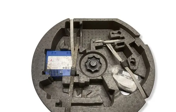 Volkswagen Touran I Tool box 1T0012109 8D0012615B 1T0803899