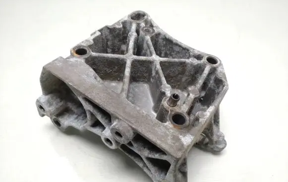 Citroen C4 I Generator/alternator bracket 9637349380