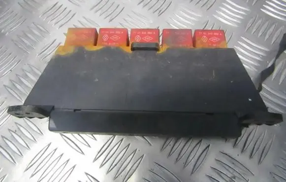 Renault Laguna I Fuse box set 7700844682a