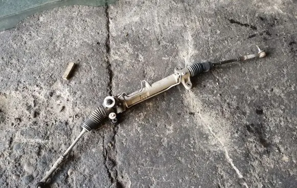 Toyota Corolla Verso E121 Steering rack