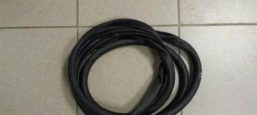 Volkswagen Touareg I Rubber seal front coupe door window 7L0839916B